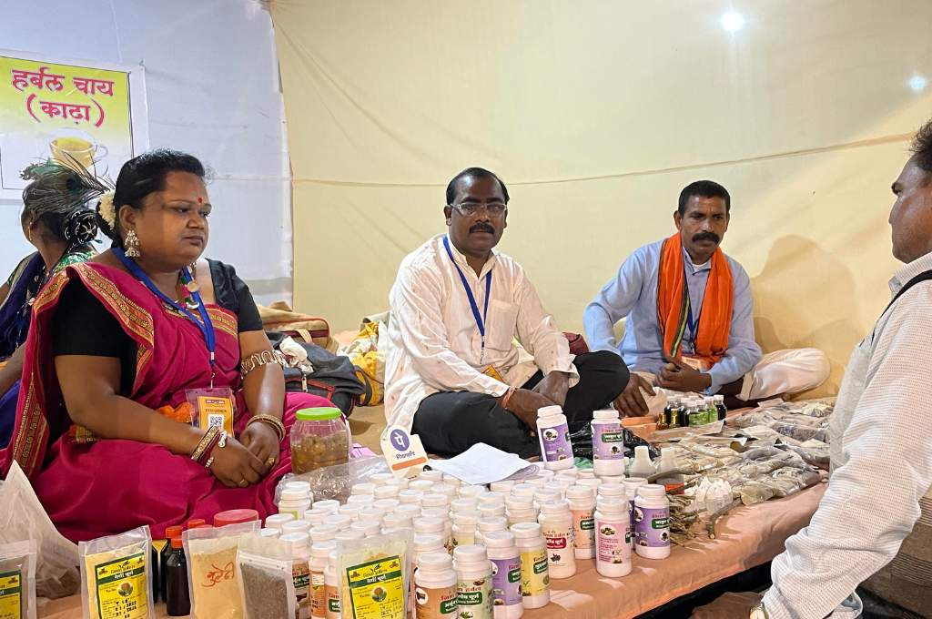 पारम्परिक चिकित्सा केंद्र-जड़ी बूटी